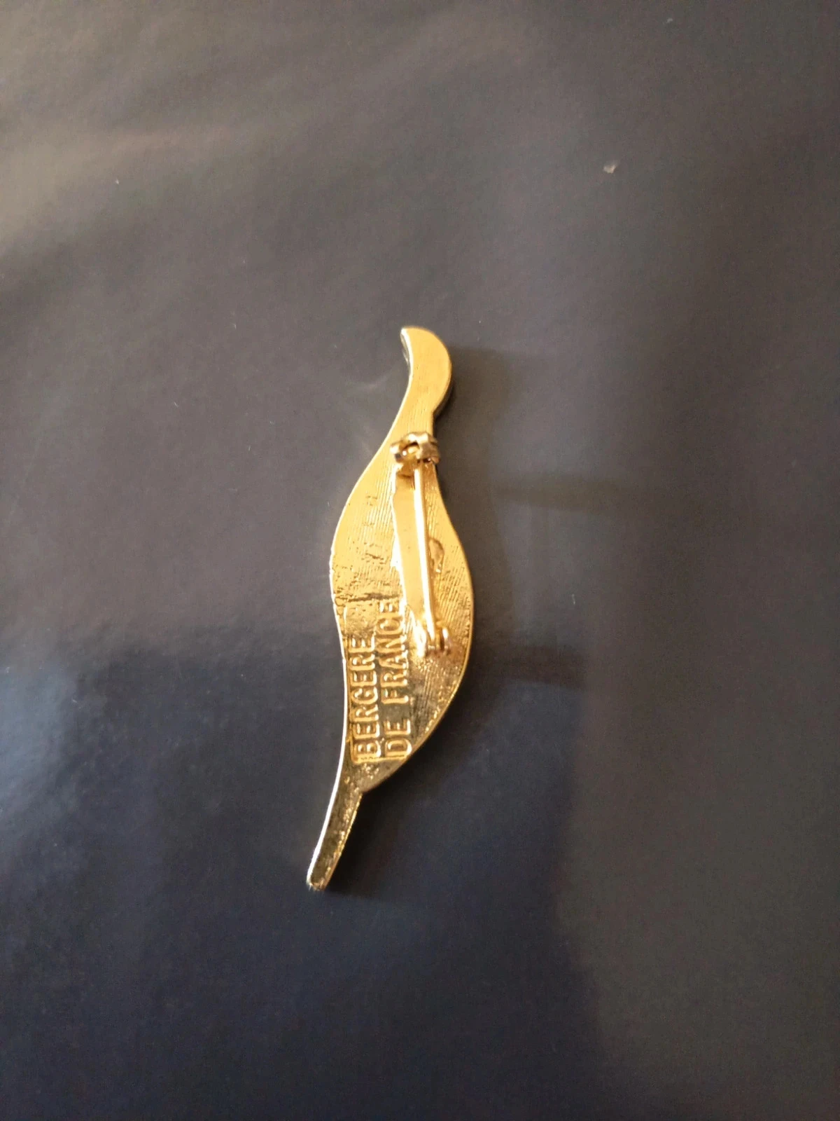 Broche dourada e preta – photo 3